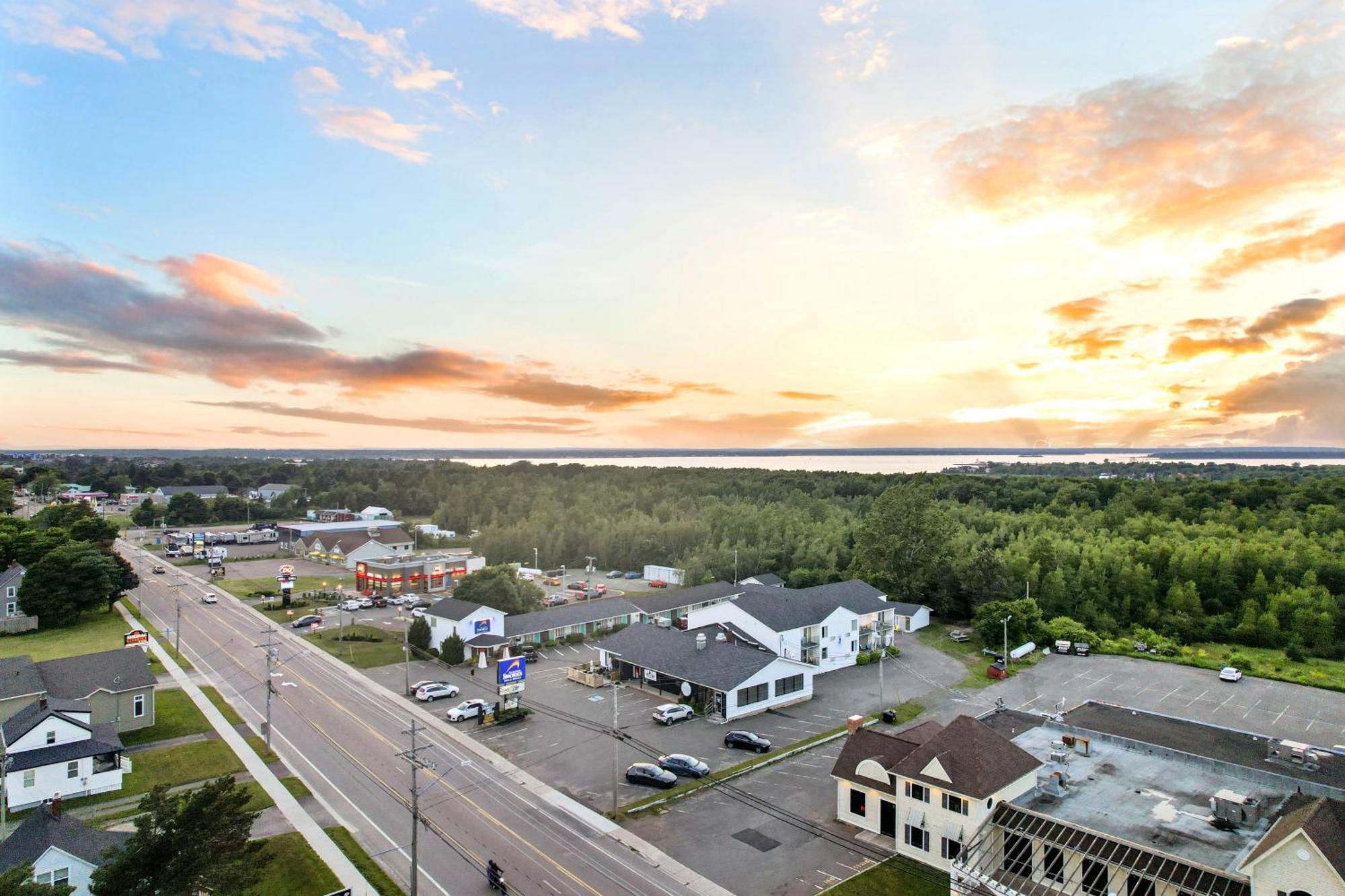 Shores Inn & Hotel Shediac Exteriör bild